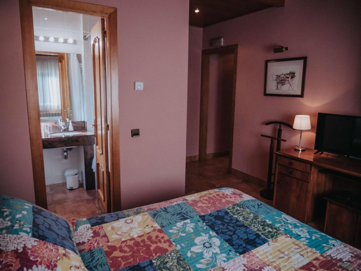 Hostal Les Fonts Castellar De N'Hug Exterior photo