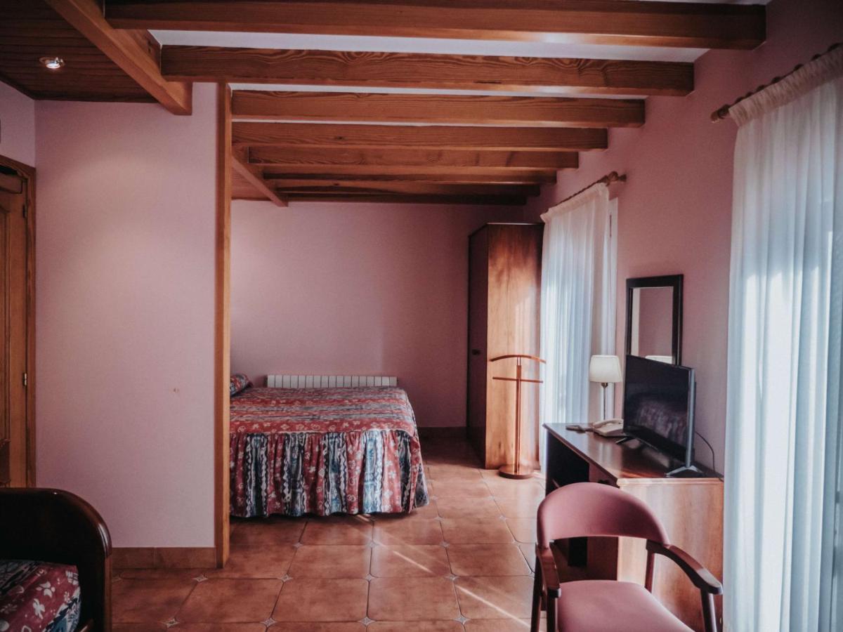 Hostal Les Fonts Castellar De N'Hug Exterior photo