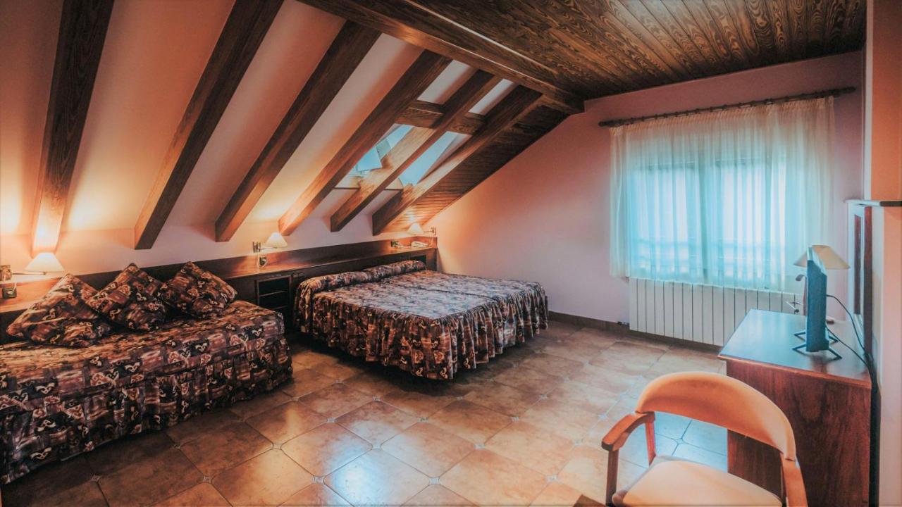 Hostal Les Fonts Castellar De N'Hug Exterior photo