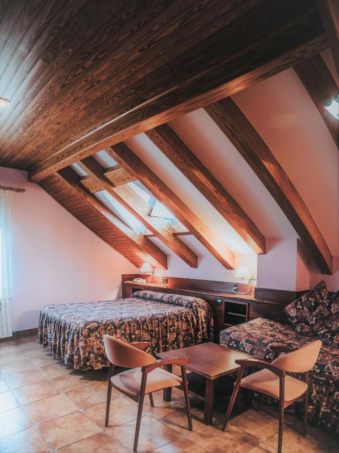 Hostal Les Fonts Castellar De N'Hug Exterior photo