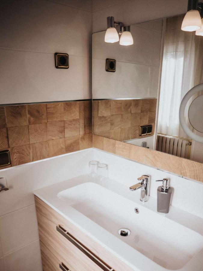 Hostal Les Fonts Castellar De N'Hug Exterior photo