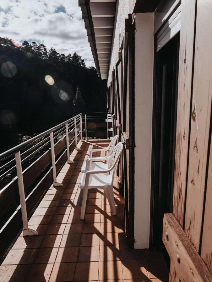 Hostal Les Fonts Castellar De N'Hug Exterior photo