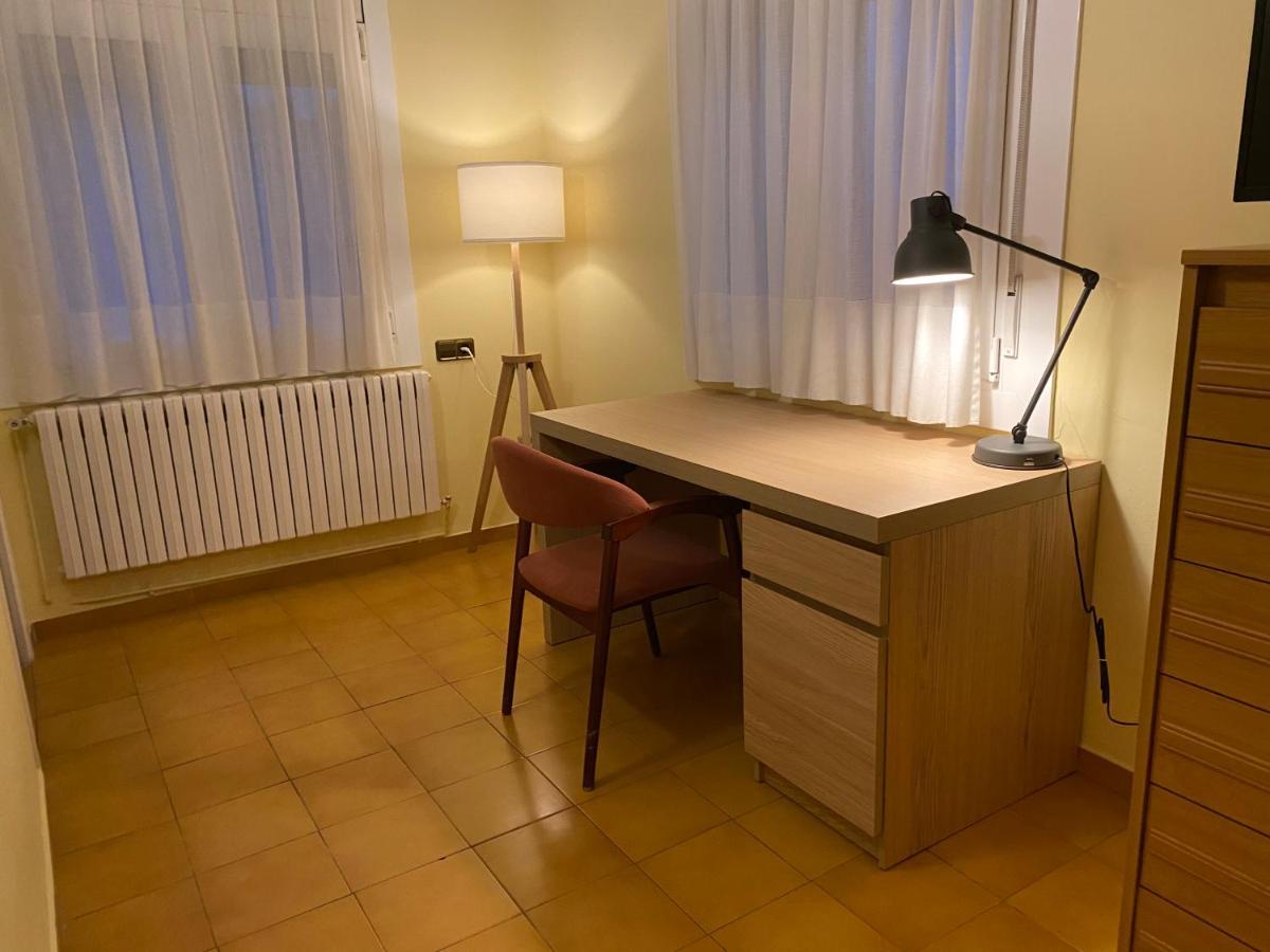 Hostal Les Fonts Castellar De N'Hug Exterior photo