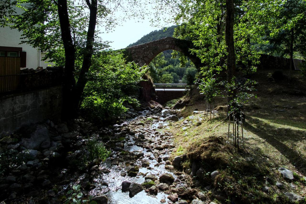 Hostal Les Fonts Castellar De N'Hug Exterior photo