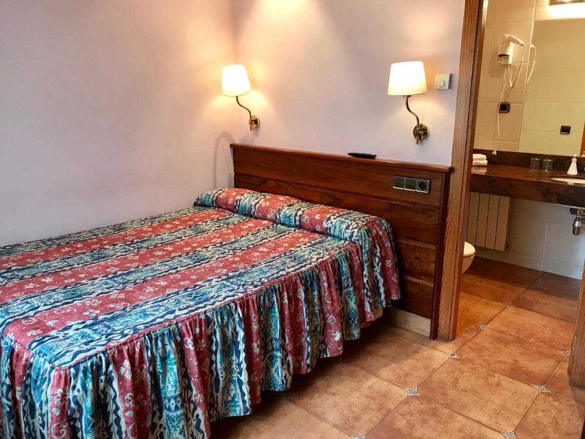 Hostal Les Fonts Castellar De N'Hug Exterior photo