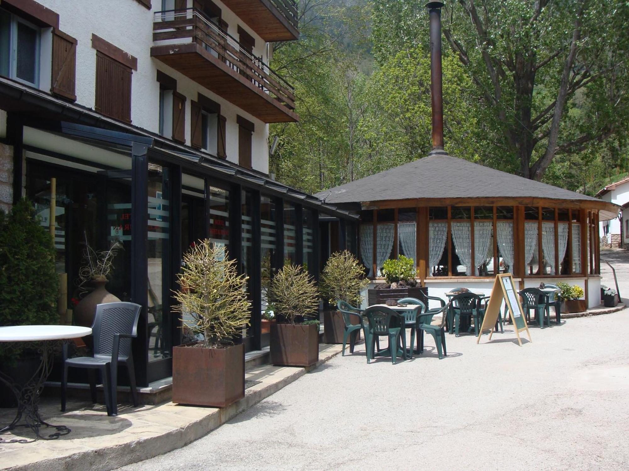 Hostal Les Fonts Castellar De N'Hug Exterior photo