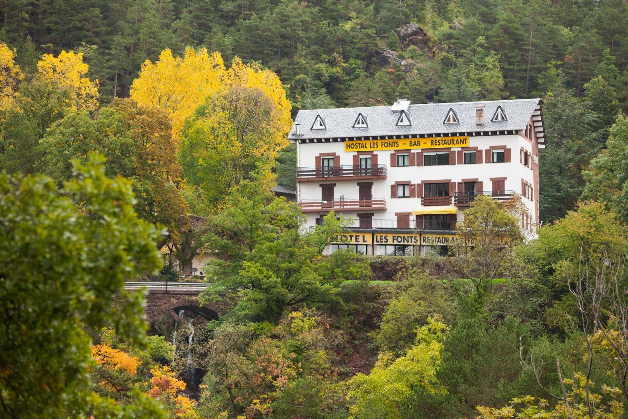 Hostal Les Fonts Castellar De N'Hug Exterior photo